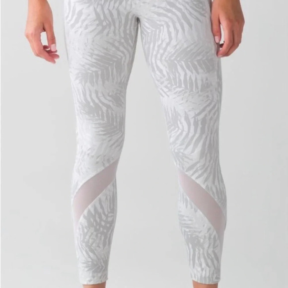 Lululemon inspire tight II white palm camo - Picture 7 of 10